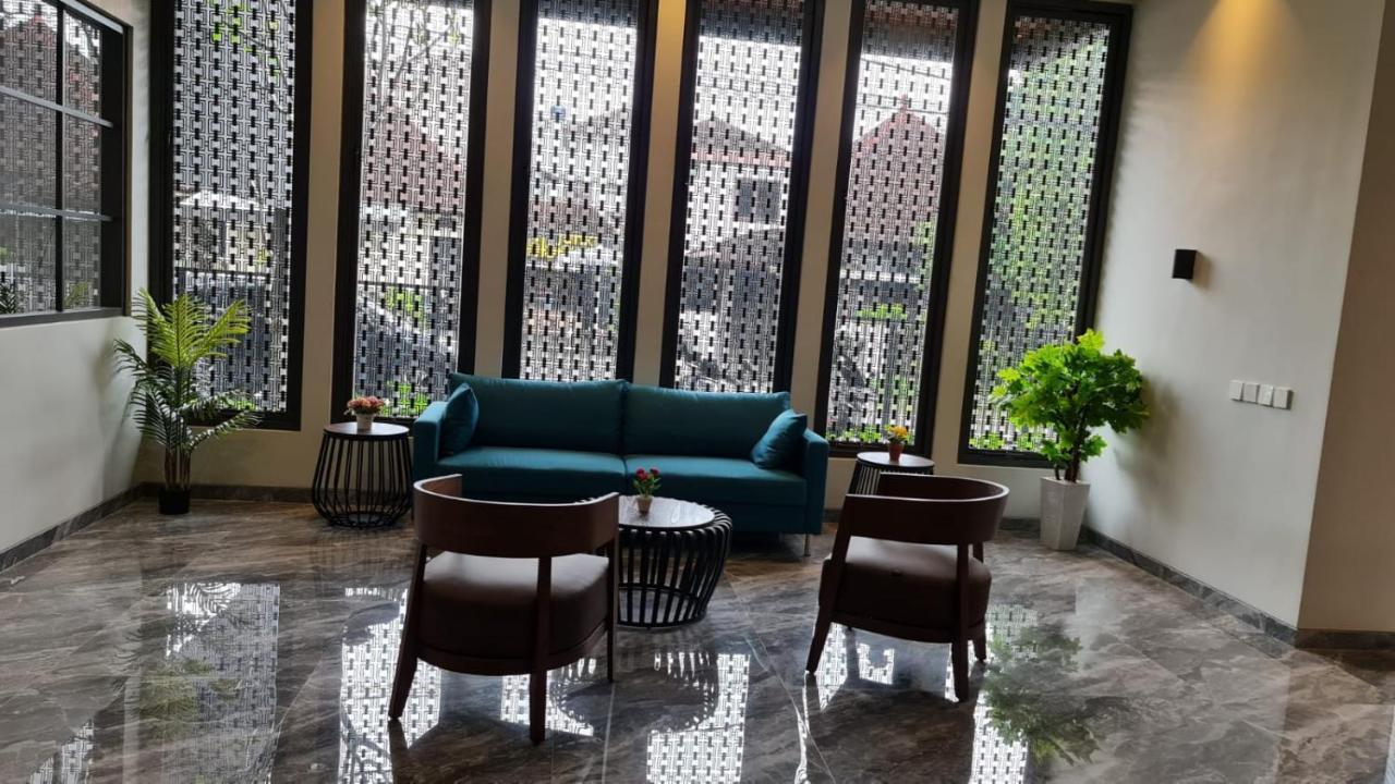 Esma Guesthouse Malang Exterior foto